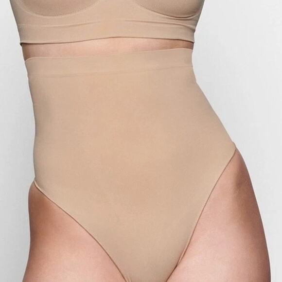 SKIMS Seamless Sculpt High Waist Thong Compression Shapewear Clay Tan Small NWOT - Picture 1 of 7